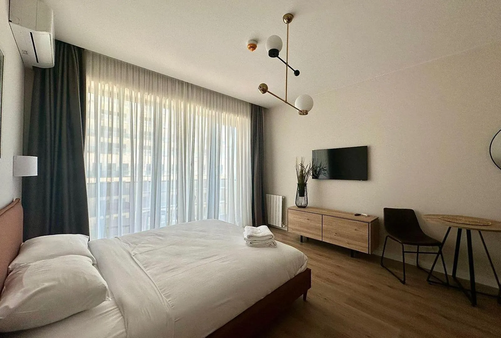 Nova Concierge Aparthotel Batumi 4*,  Georgien